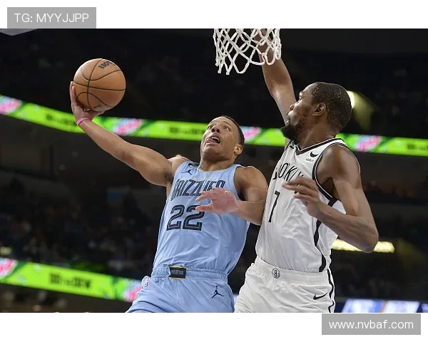 贝恩上半场11投9中三分4中3轰下21分带领球队领先